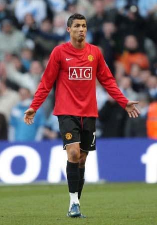 心念老东家！奥斯卡社媒晒照观看海港vs柔佛亚冠比赛（奥斯卡社媒晒照观海港vs柔佛亚冠，心系老东家）