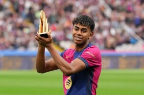 记者：穆斯卡特并不是被“气”走了，他是抽空去上了个厕所（记者澄清：穆斯卡特并非被气走，只是中途去上厕所）