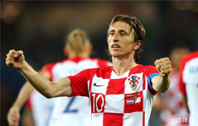 足球这项运动陪伴了我整个初高中，今天我十八岁了，...（足球陪我走过初高中，十八岁，我仍在奔跑）