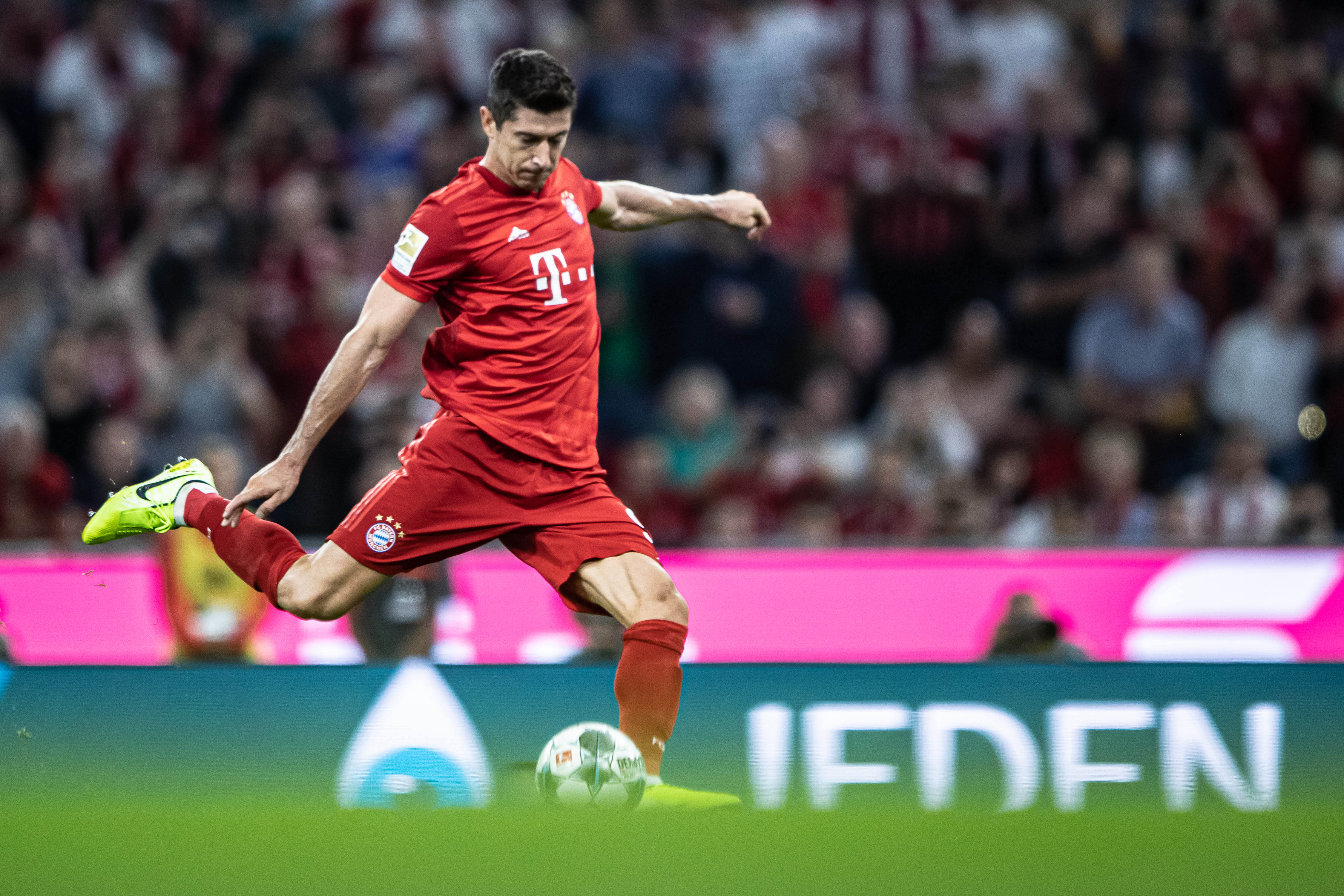 名宿：我不会让弗拉泰西当替补，任何比赛任何对手他都能进球（名宿表态：弗拉泰西绝非替补，无论对手是谁都能破门）