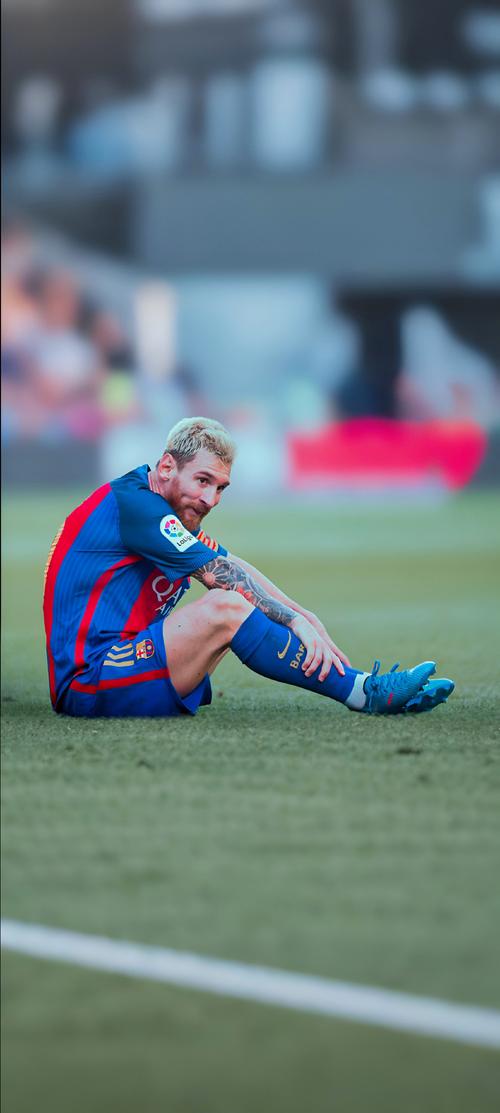 TA：前职业扑克选手执教球队升入奥超，善于理性做出战术调整（TA：从职业扑克到主帅，他率队升上奥超，理性决策精于战术调整）